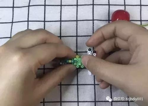 拼豆豆手工diy制作,手工拼豆视频教程