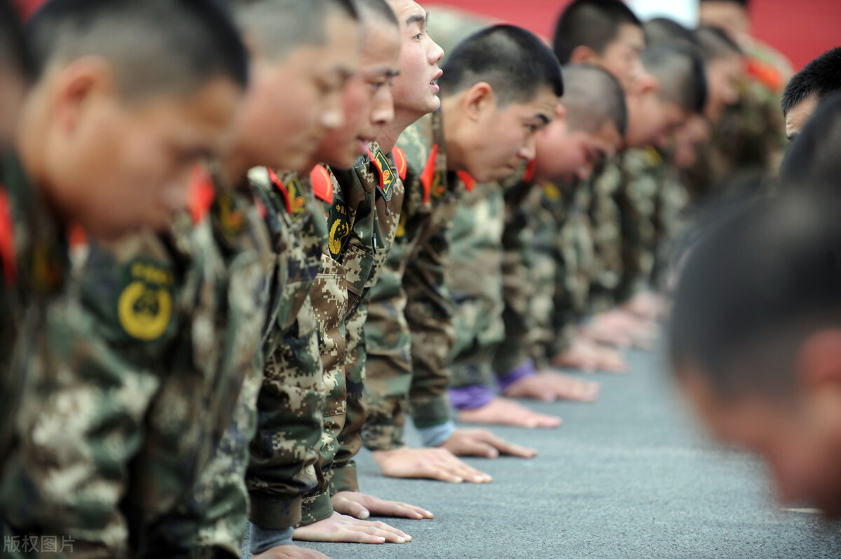 去部队当兵怎么成为士官,去部队以后怎么考军官