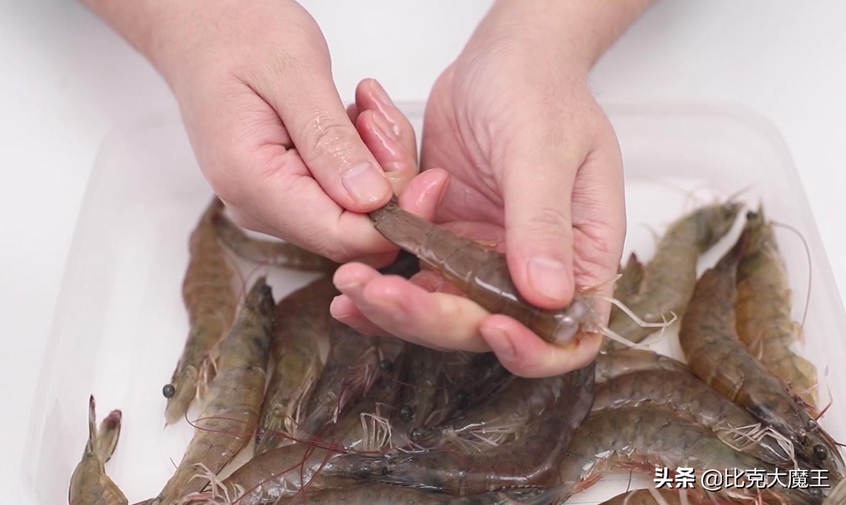 怎么完整剥虾壳取虾仁,剥虾仁剩下的虾壳的正确方法