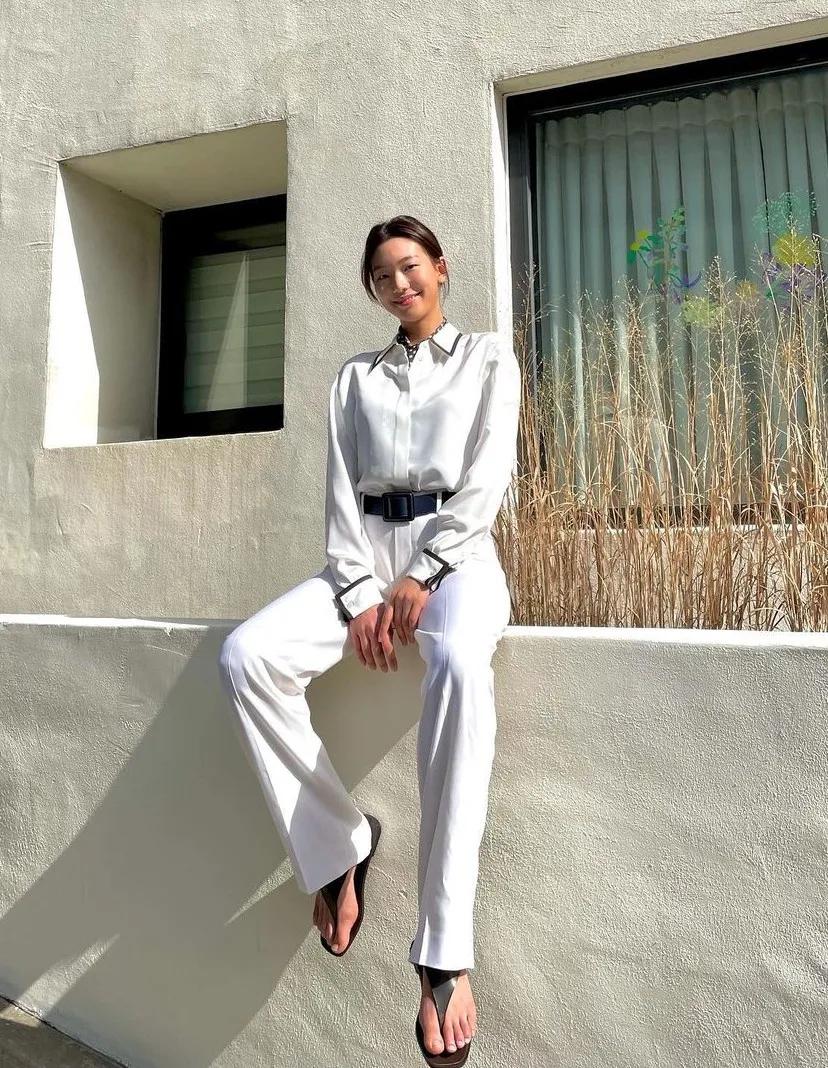 这个被嘲矮的超模火了！一脸硬伤，为啥还被Dior、Prada抢着宠？