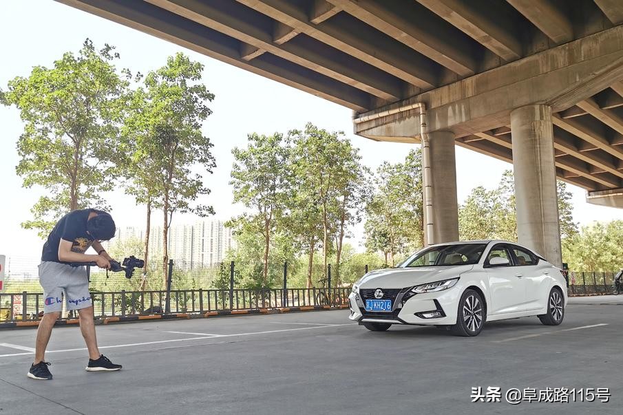 将朗逸赶下神坛自吸+CVT的佛系新轩逸躺着也能当第一