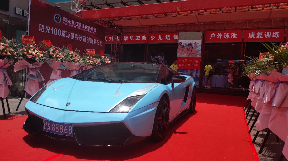 北海商家搞活动也是够拼，去南宁租个几百万*博兰**基尼撑场面