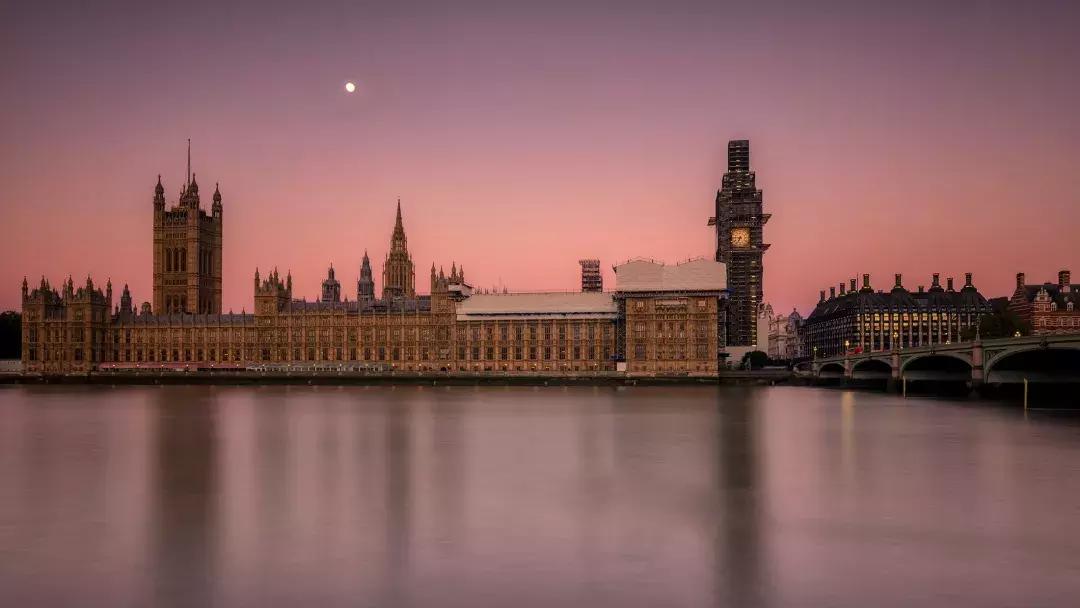 拉丝、雾化、光滑还是倒影,如何拍摄不同的水流效果?