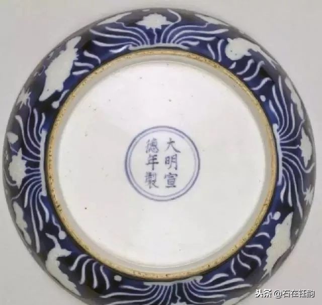宣德窑瓷器款识及历代仿款,宣德款识周围有没有图案