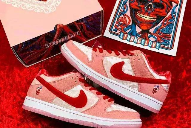 宅了大半个月！情人节就是想买！买！|撸铁妹专栏