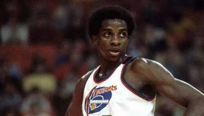 詹姆斯各个时期的外号,全球公认篮球天才詹姆斯外号