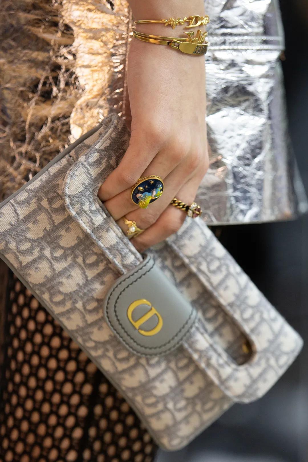 迪奥dior2020走秀冬季款运动鞋,dior2012春夏走秀视频完整版