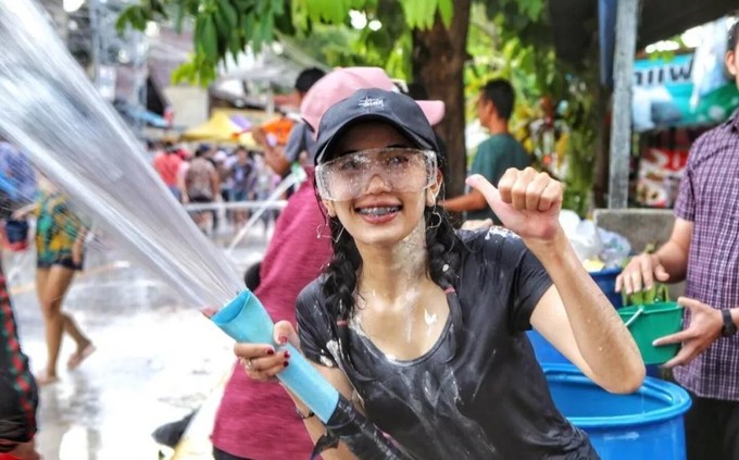 泰国芭提雅好莱坞酒吧泼水节活动,凯哥旅游团在泰国芭提雅泼水节