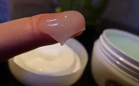 40岁女性睡前护肤,40岁女人睡前擦什么药膏好