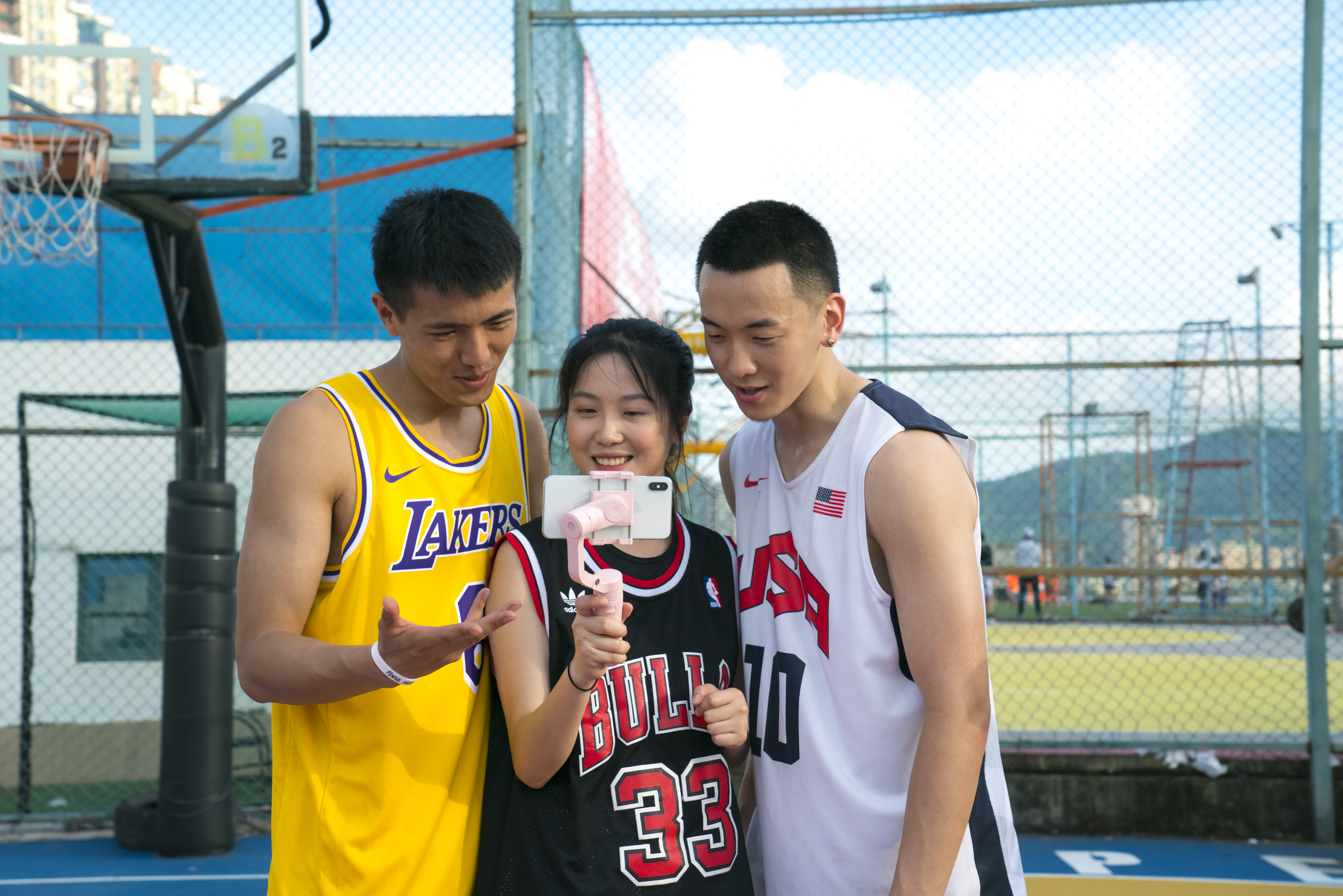 如何判断一台手机稳定器值不值得买？新手入门短视频必看攻略