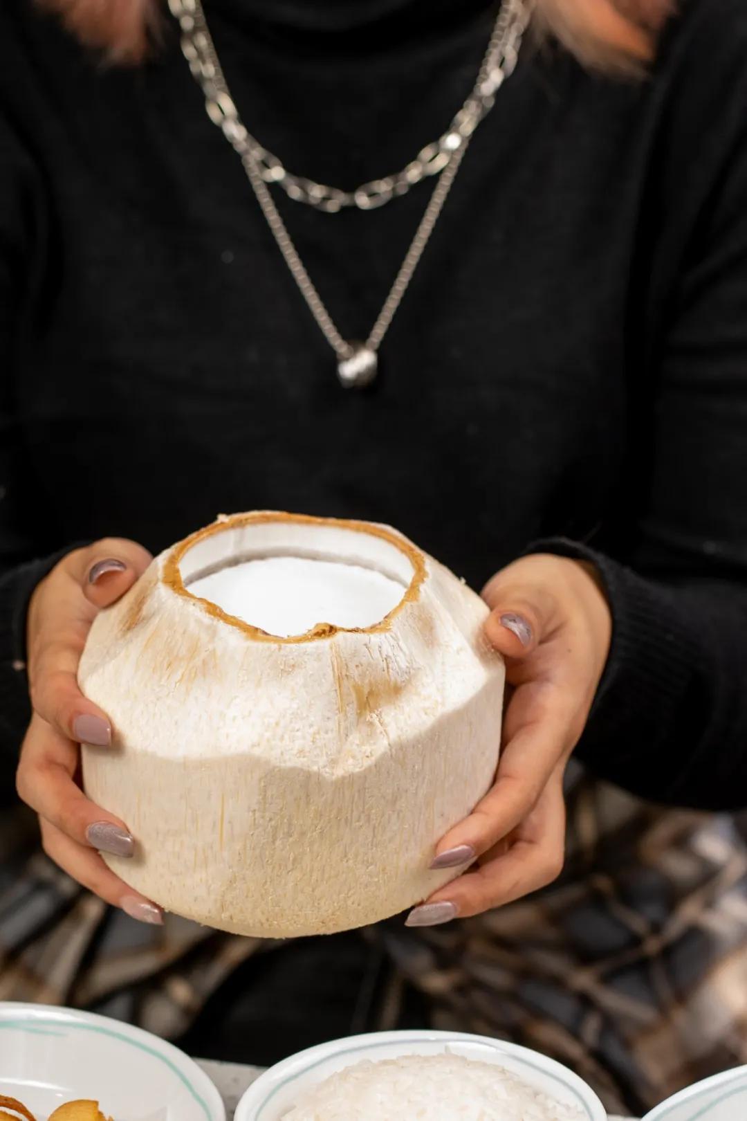 女生同行4.9折开吃！这家“网蓝”酸菜鱼店太“偏心”