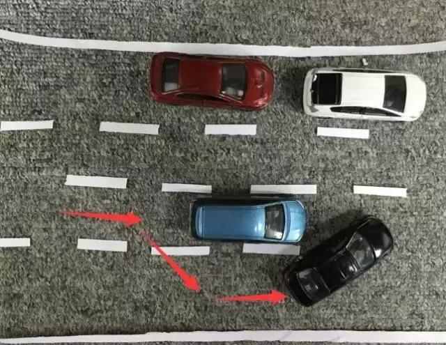 追尾了怎么处理走什么保险,追尾如何判断是什么责任