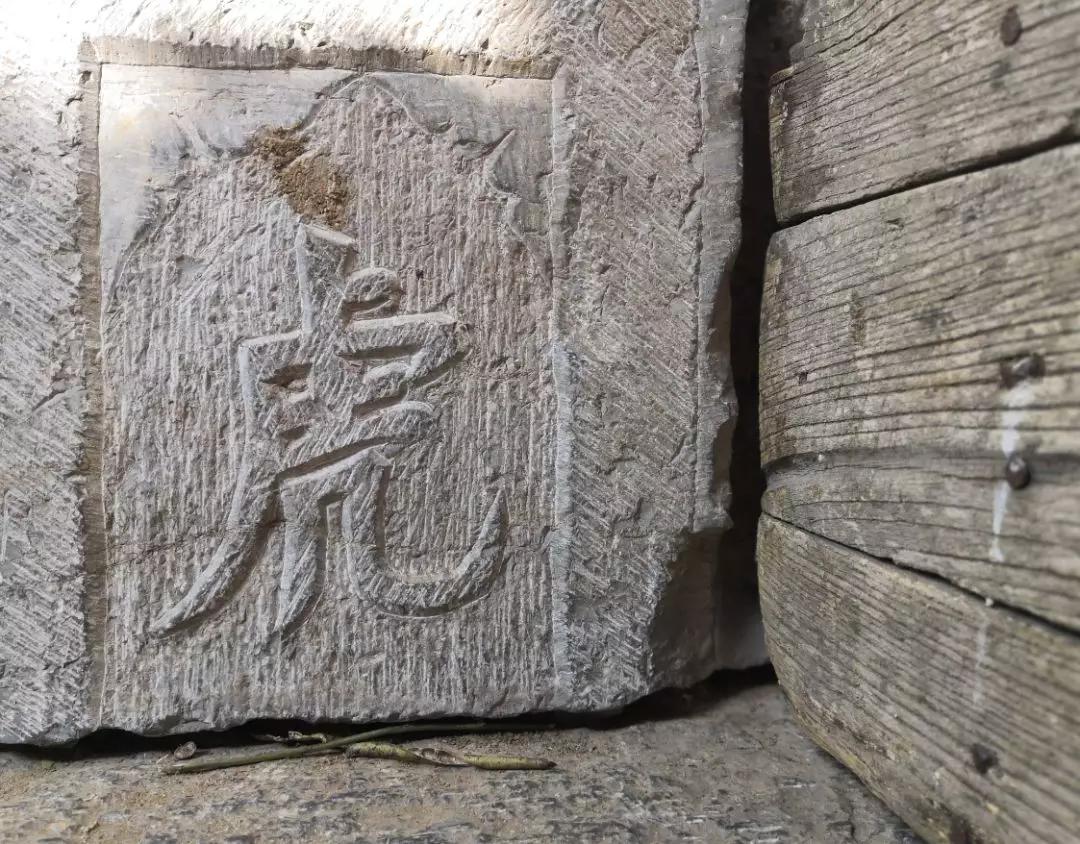 青州古村冯家岭子,石屋石墙石碾和专治疙瘩神奇的石头爷爷