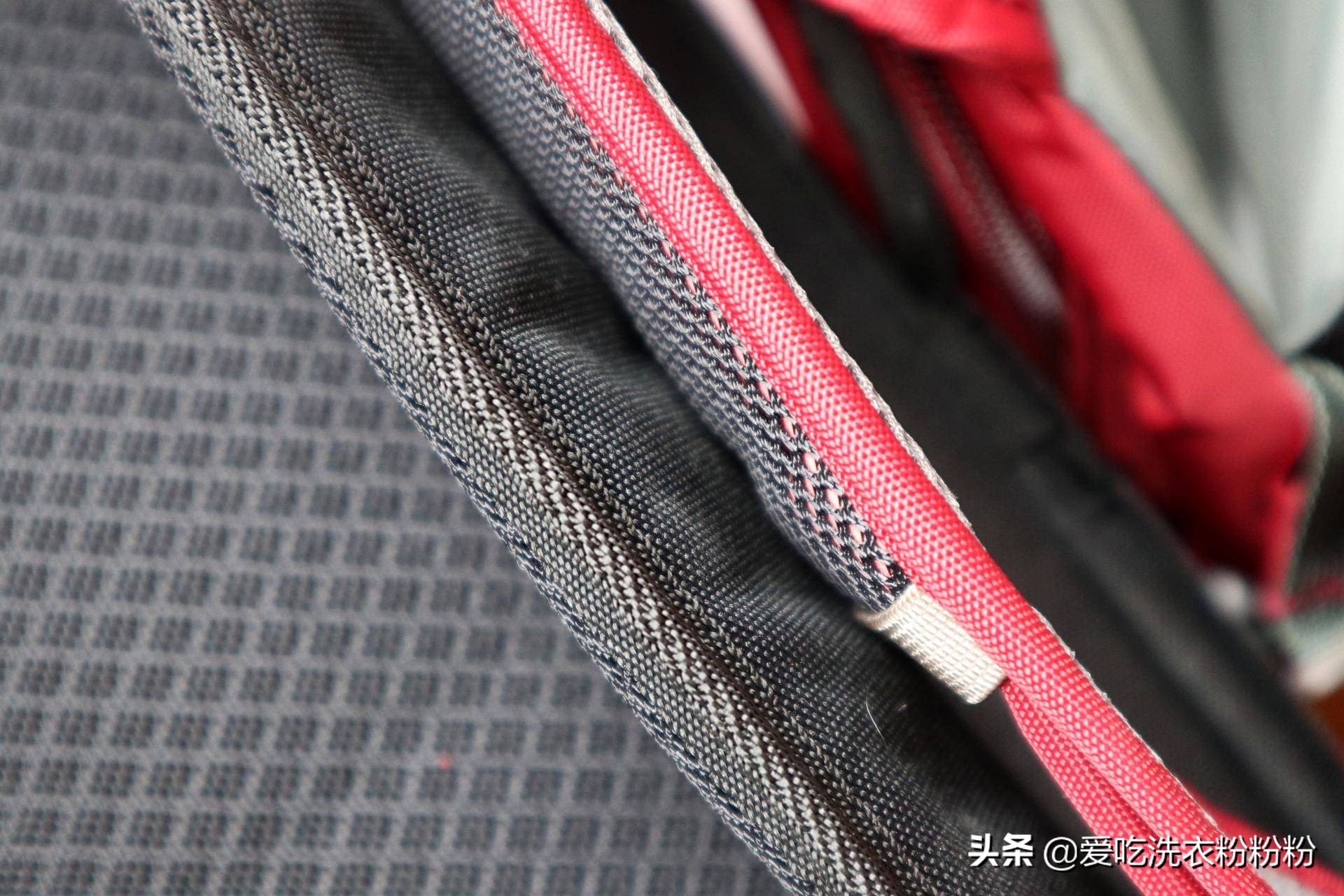 通勤出游两不误——tomtocA90暗纹迷彩双肩包