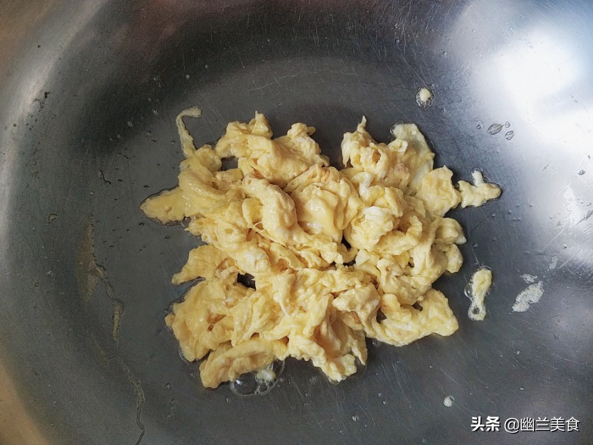 丝瓜怎么去皮最快最好,丝瓜不去皮能不能炒着吃