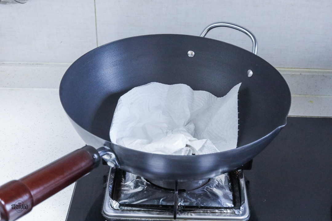 铁锅第一次用怎么处理不粘锅,用过的铁锅怎么不粘锅妙招