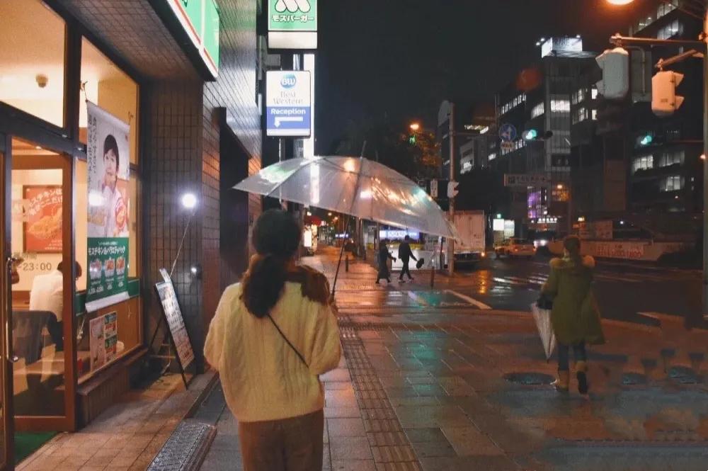 为什么日本人爱用透明伞,为什么日本大多是透明伞黑伞