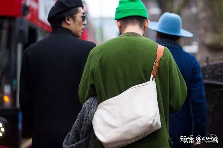 夏季穿搭配饰男生,男生配饰搭配技巧高级感