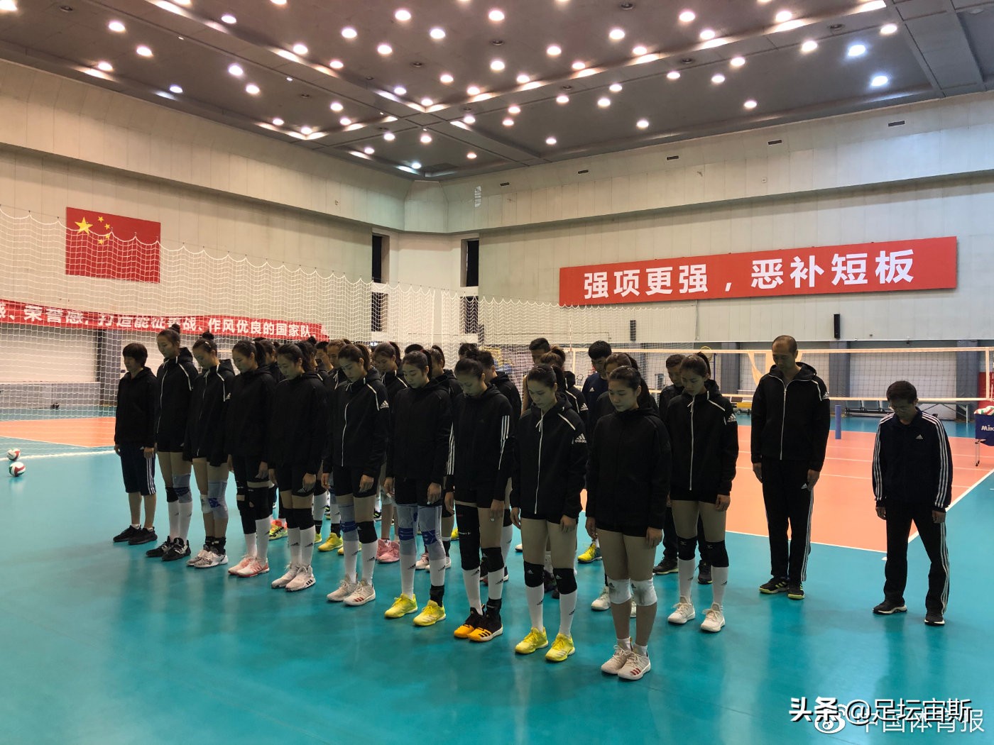 中国女排郎平哭了视频,中国女排郎平哭了