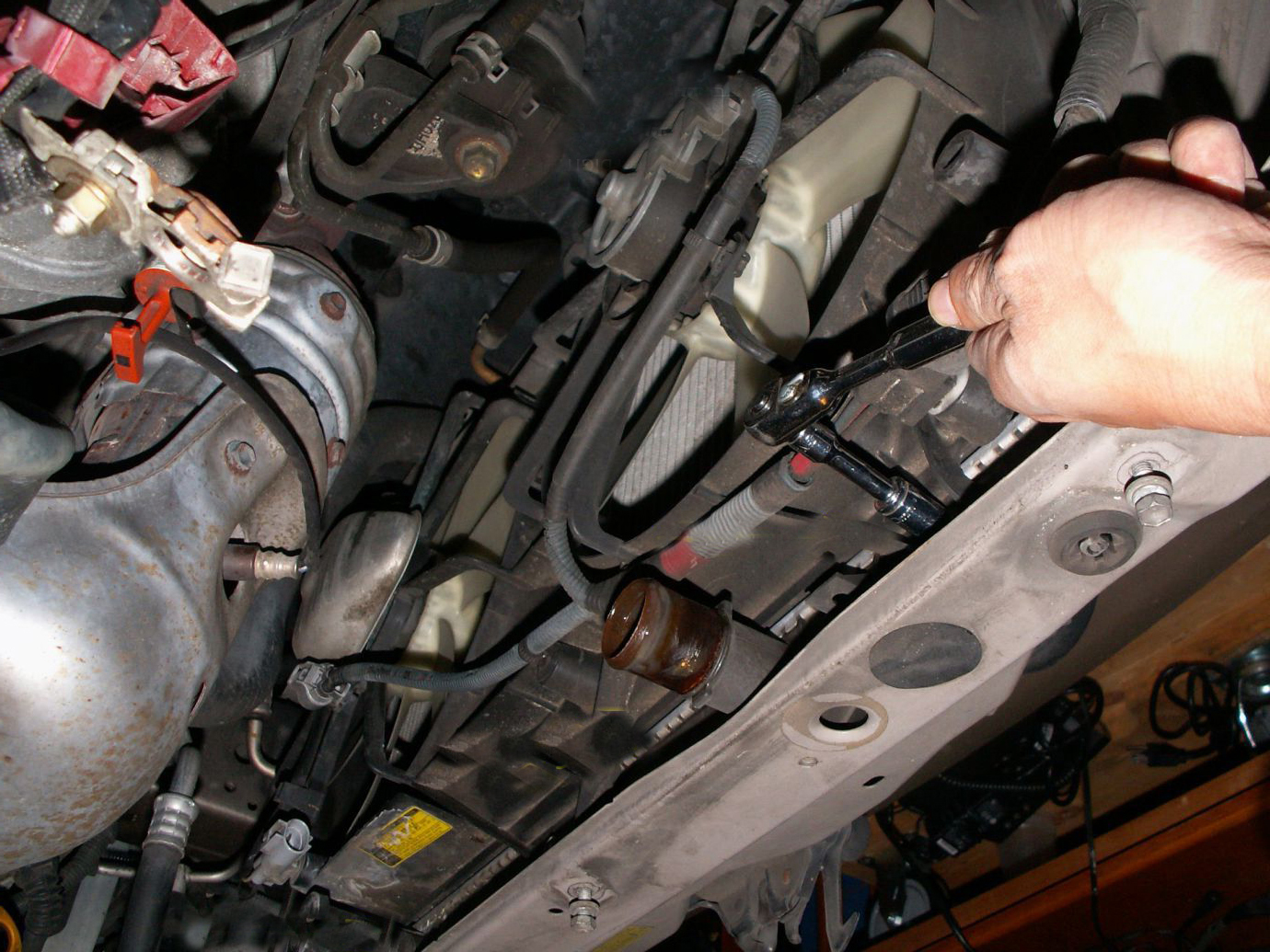 轿车散热风扇不转导致开锅,汽车散热器开锅怎么解决