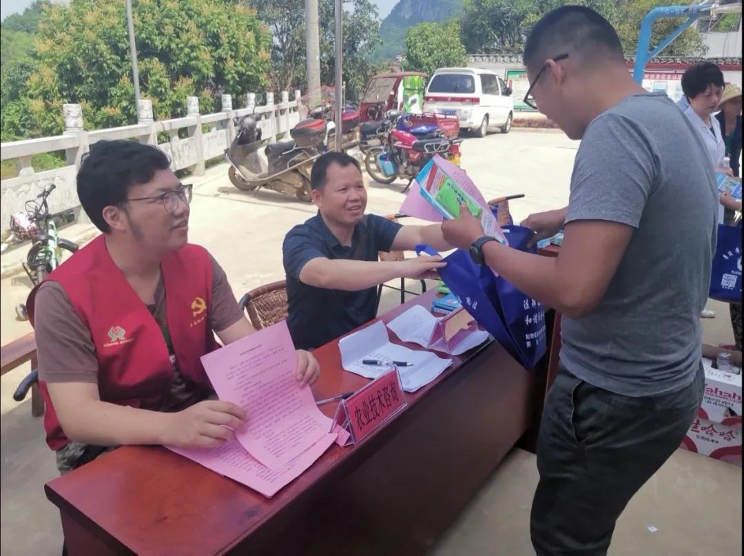 【阳朔人阳朔事】村里的“大个子”书记，乡亲们的好“亲戚”