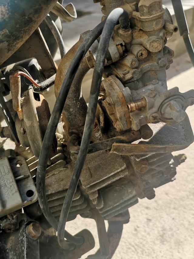 本田摩托车幼兽70c,改装老款铃木摩托