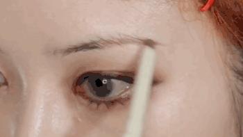 流星眉唇化妆教程,流星眉的化妆方法