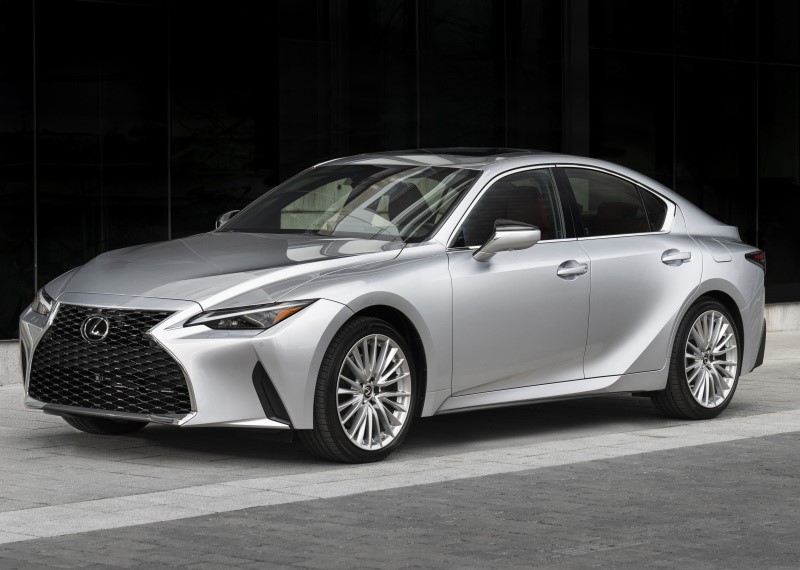 B级车别乱选，雷克萨斯IS品质可靠，档次足，没买车的别着急