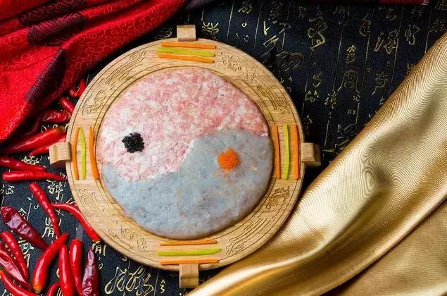 *疆新**探食日记凤望龙门，辣skr人的“菊花开”让你爽到爆！