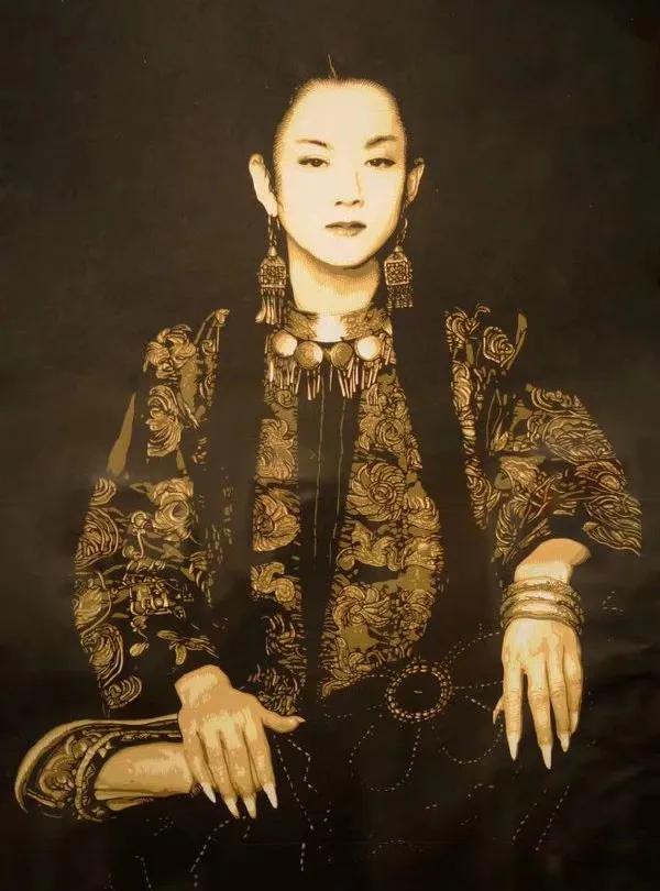 东北大姐剪纸被误认为是油画,东北民间美术剪纸