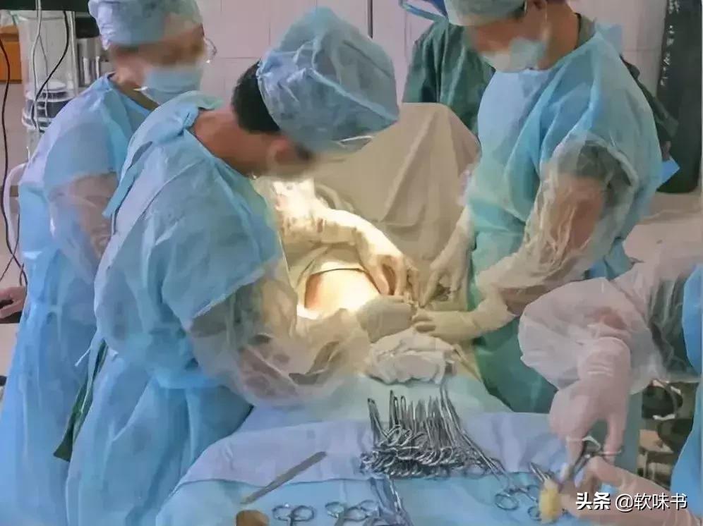 呼吸急促、大出血,女星产房视频曝光:命悬一线是常有的