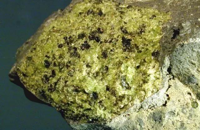 常见岩浆岩鉴别特征图片,常见岩浆岩的认识和鉴定实验报告