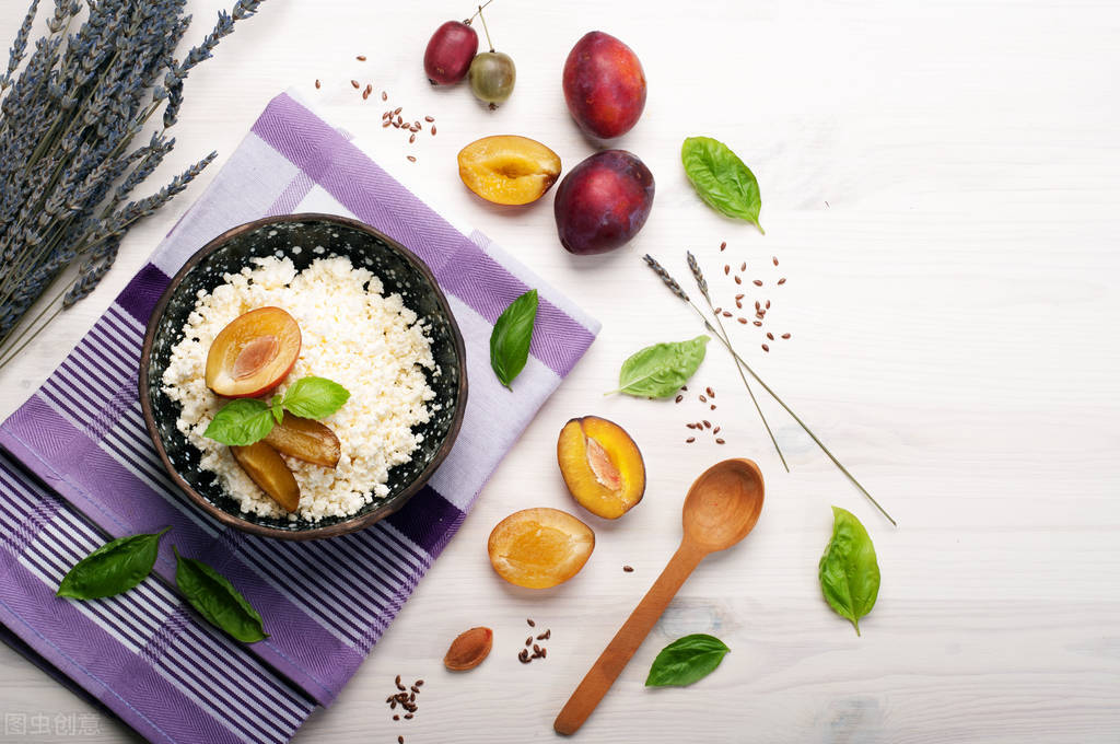 人老了胃就小了,年纪大了老感觉胃不舒服