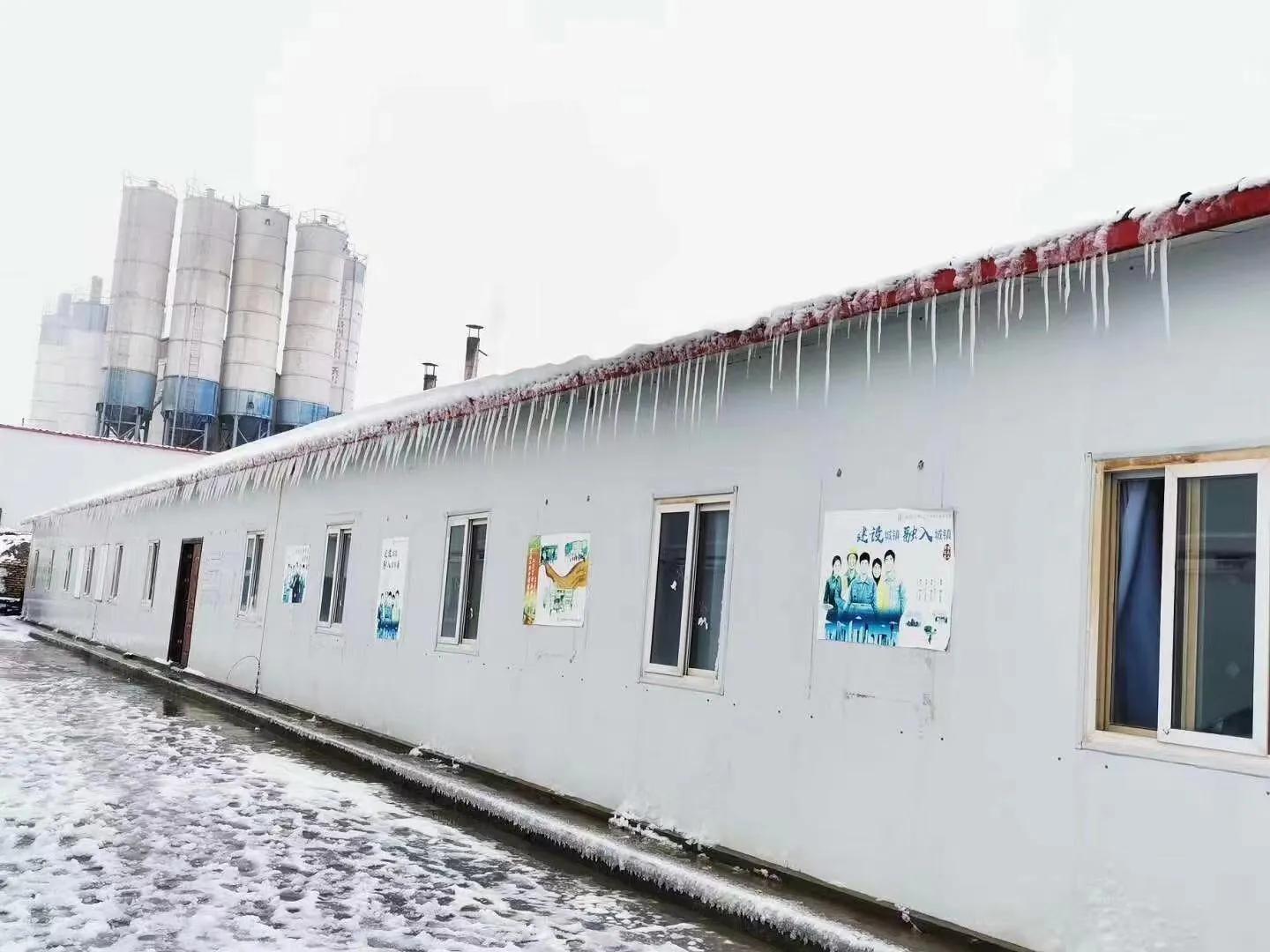 阿尔金山上的“路桥”人