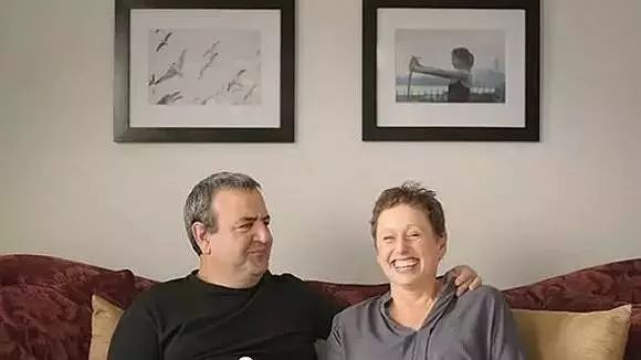 穿着15年的蓬蓬裙的中年男人,粉色蓬蓬裙穿了14年