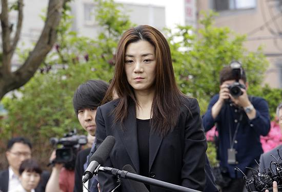 大韩航空会长妻女被查用自家飞机*私走**名包和水果