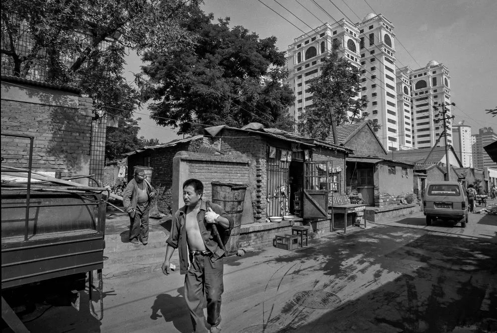 濂虫憚褰卞笀鍚村己涓汉鐓х墖,濂虫憚褰卞笀鍚村己