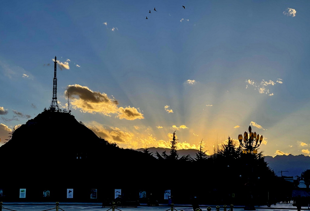 三月游拉萨:淡季出行游人少,看看住宿多便宜,有人问你高反了吗