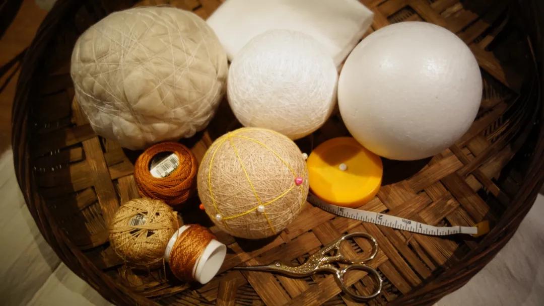 惊艳！“球上刺绣”你见过吗？她在球上绣出二十四节气，无数粉丝为之打call