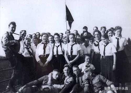 中国女性百年校服变化讲解,南方航空空乘制服的演变