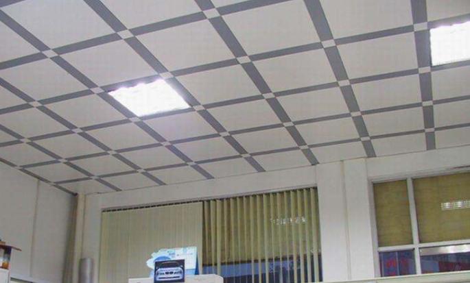 农村平房用什么材料吊顶经济实惠,吊顶用什么材料好价格是多少合适