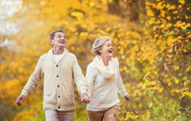 45岁女人爱上25小伙被骗3万,29岁女子与56岁男子恋爱被骗18万