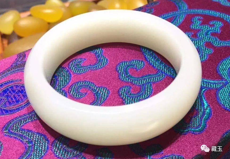 他用两年的时间,结缘一条和田玉手镯!