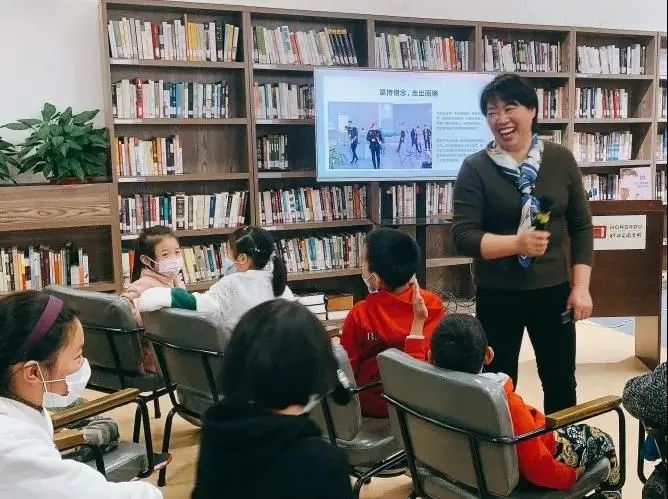 即便夹杂着拼音和错别字，孩子们还是写下了真情实感