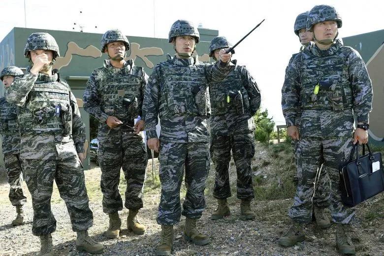 偷核弹炸航母的电影,偷美国核弹电影