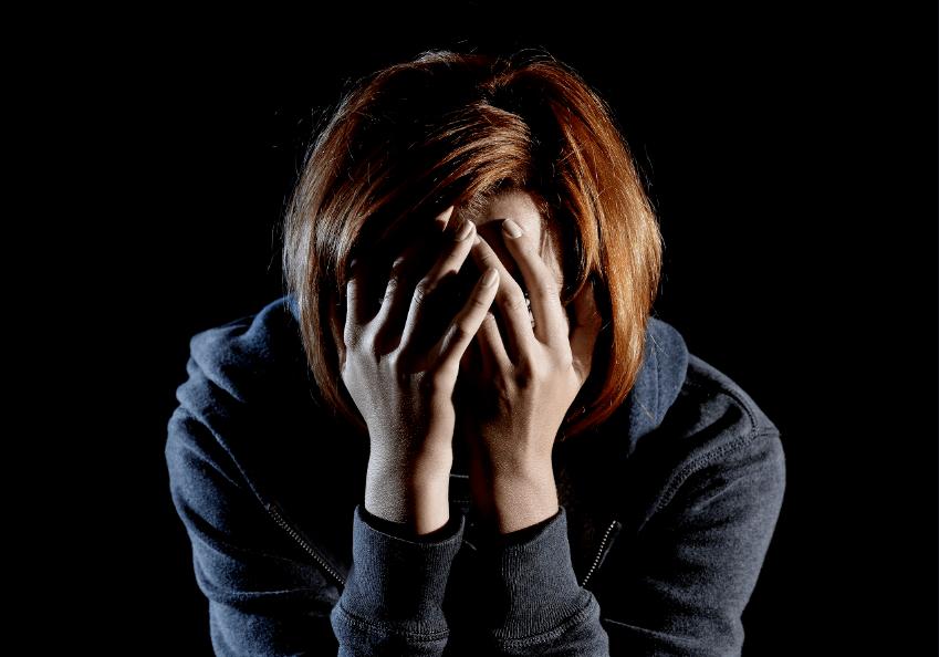 我53岁，已经绝经一年了，现在出汗多、爱生气，我该怎么办呢？