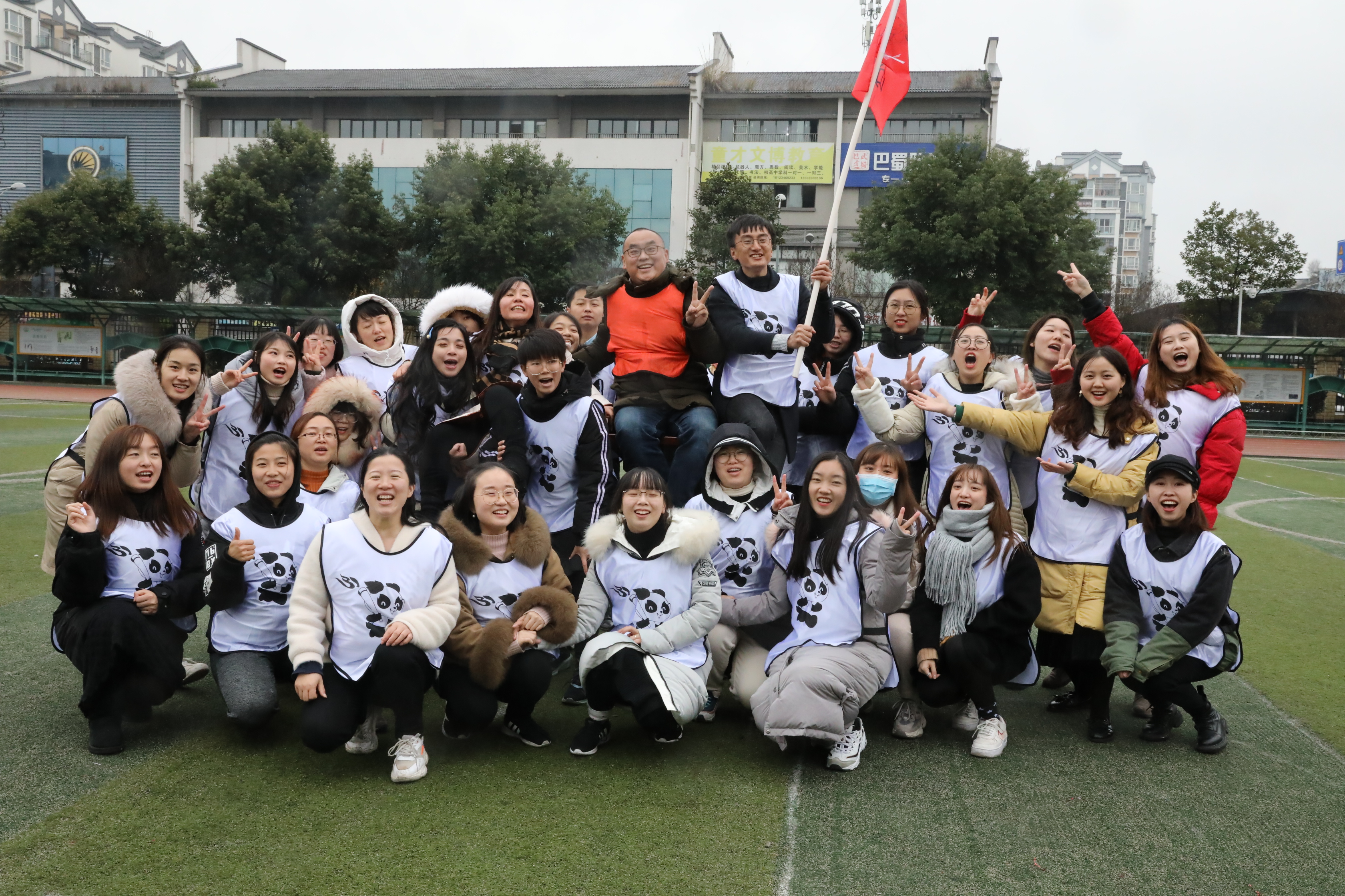 强队伍促质量塑荣光丨记双流区迎春小学开展校内拓展培训活动