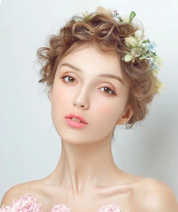 新娘妆容发型图片,新娘妆容教程和简单发型