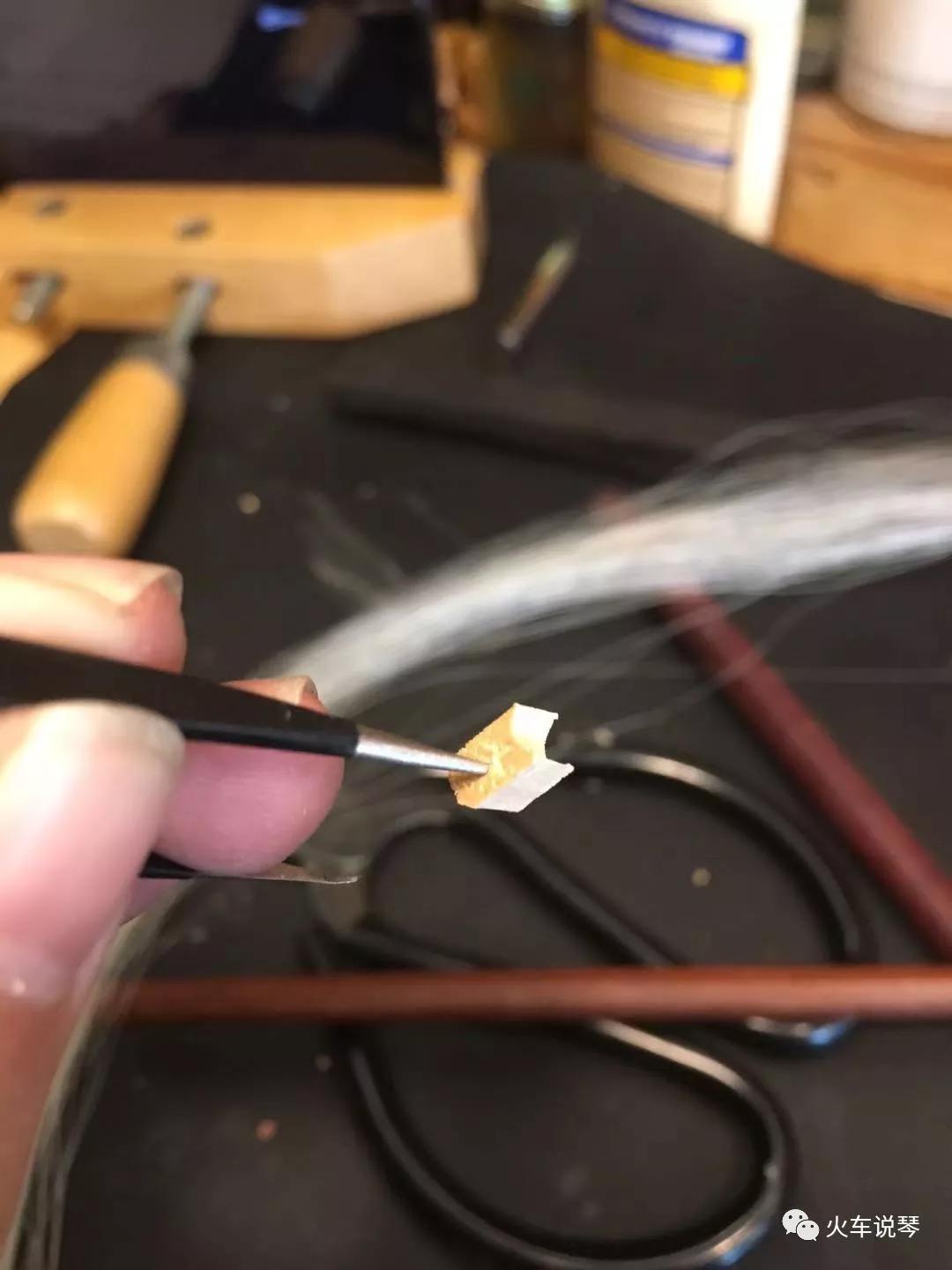 手把手带你学换刃,高档的小提琴弓毛用平了怎么换