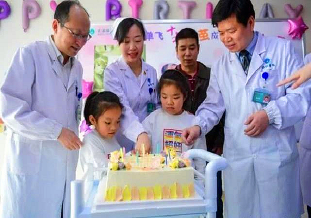 还记得当年的双胞胎么,双胞胎坐骨连体成功分离11年